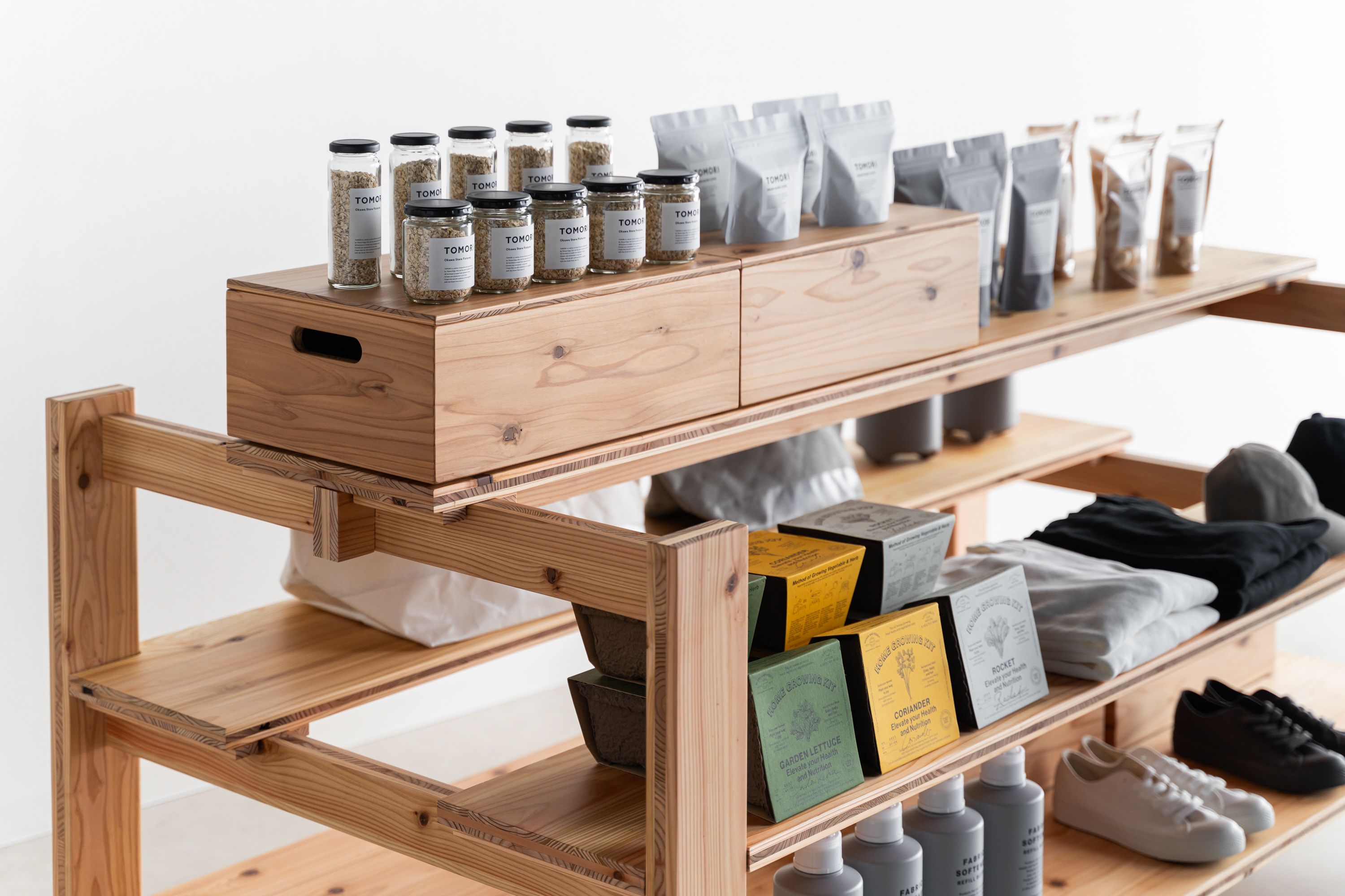 TOMORI Display Table